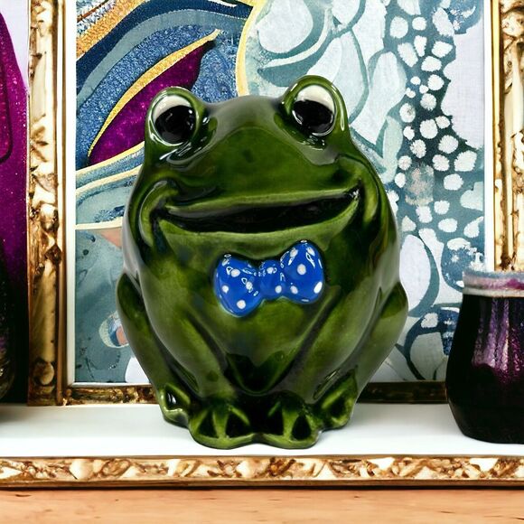 VTG Frog w Bowtie Ceramic Figurine Decor Anthropomorphic ARTIST SIGNED 4.5" EUC - Picture 4 of 16